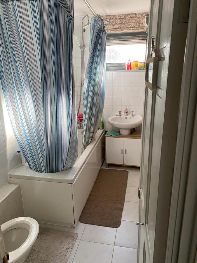 Bed and Breakfast First Choice Great Harrowden Экстерьер фото